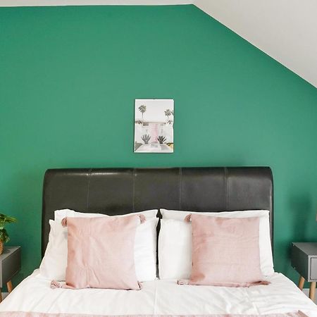 Lovely 4 Bed With Ensuite Free Wifi Off Street Parking In Sutton Morden  Luaran gambar