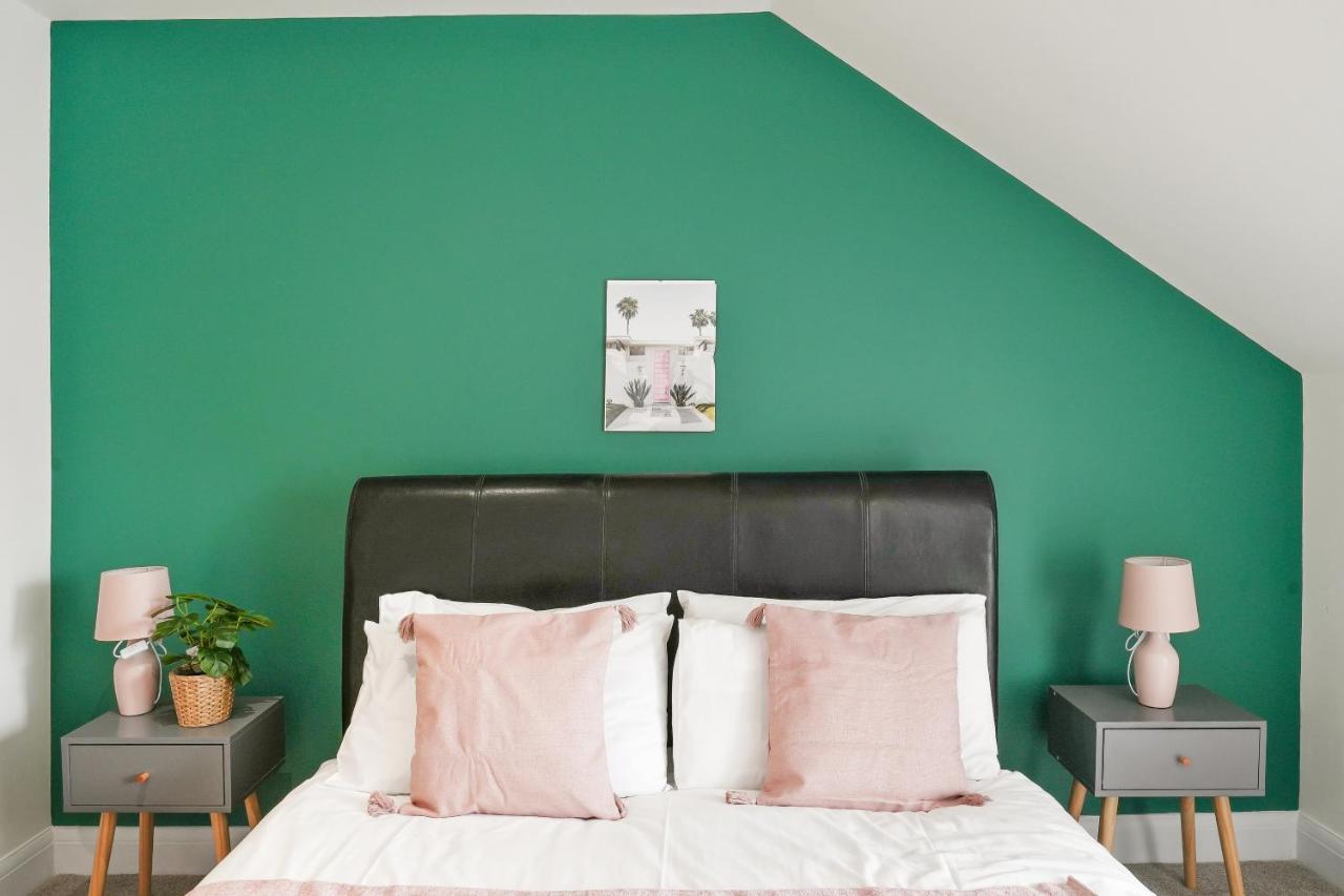 Lovely 4 Bed With Ensuite Free Wifi Off Street Parking In Sutton Morden  Luaran gambar