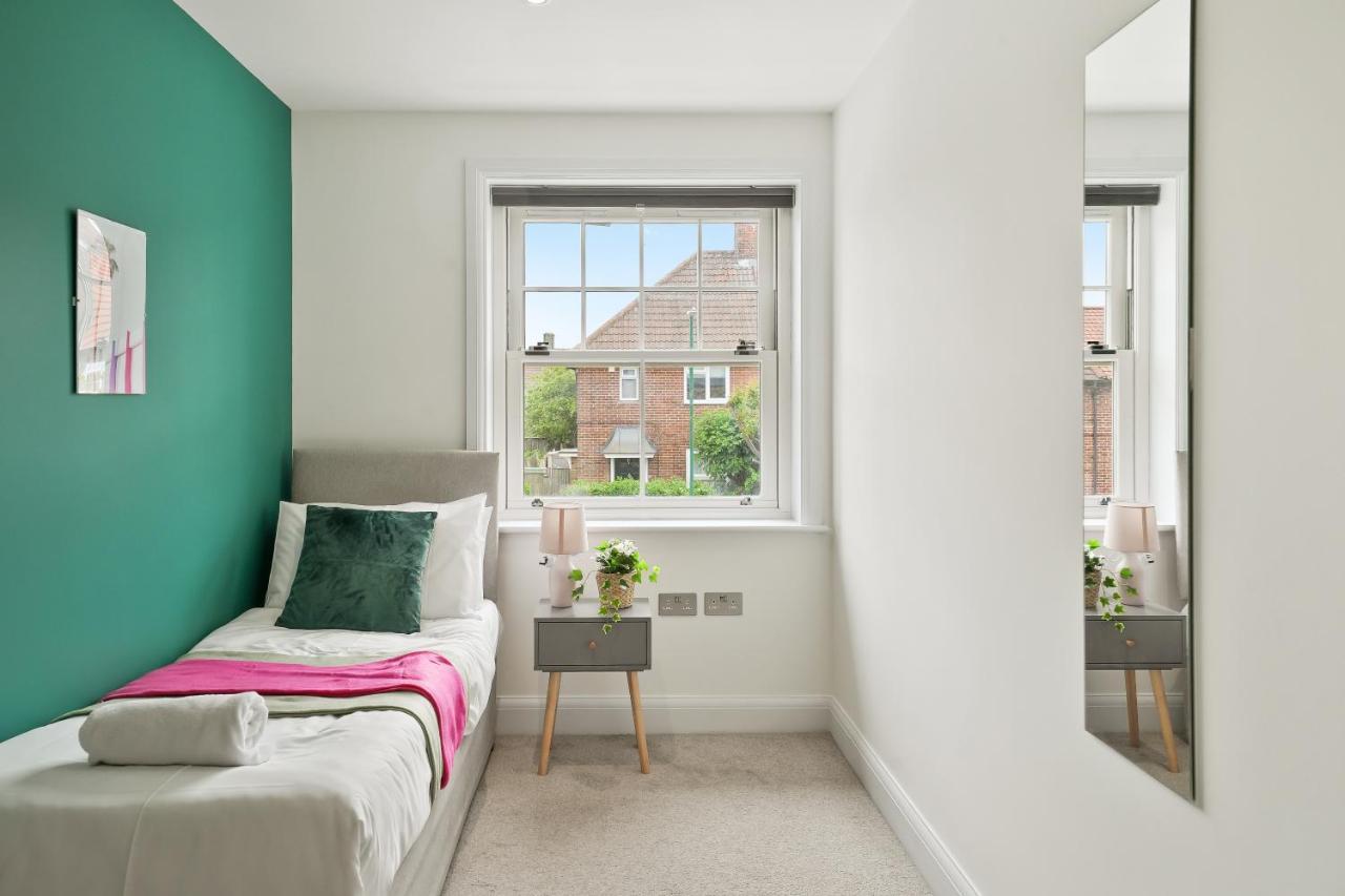 Lovely 4 Bed With Ensuite Free Wifi Off Street Parking In Sutton Morden  Luaran gambar