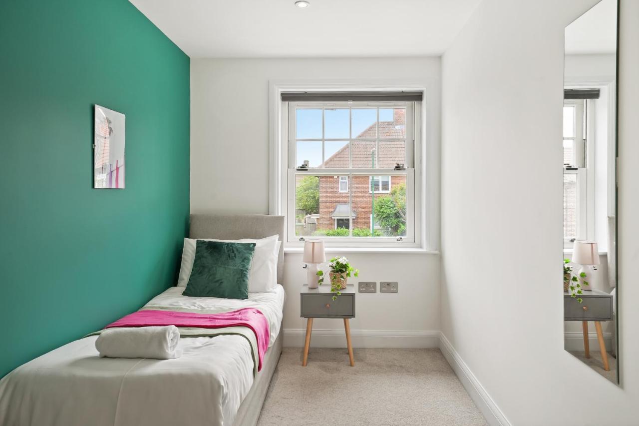 Lovely 4 Bed With Ensuite Free Wifi Off Street Parking In Sutton Morden  Luaran gambar